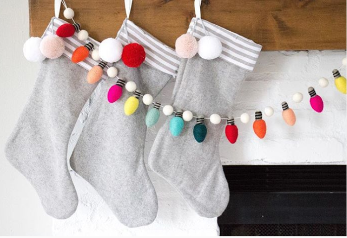 Christmas Lights Garland (White)
