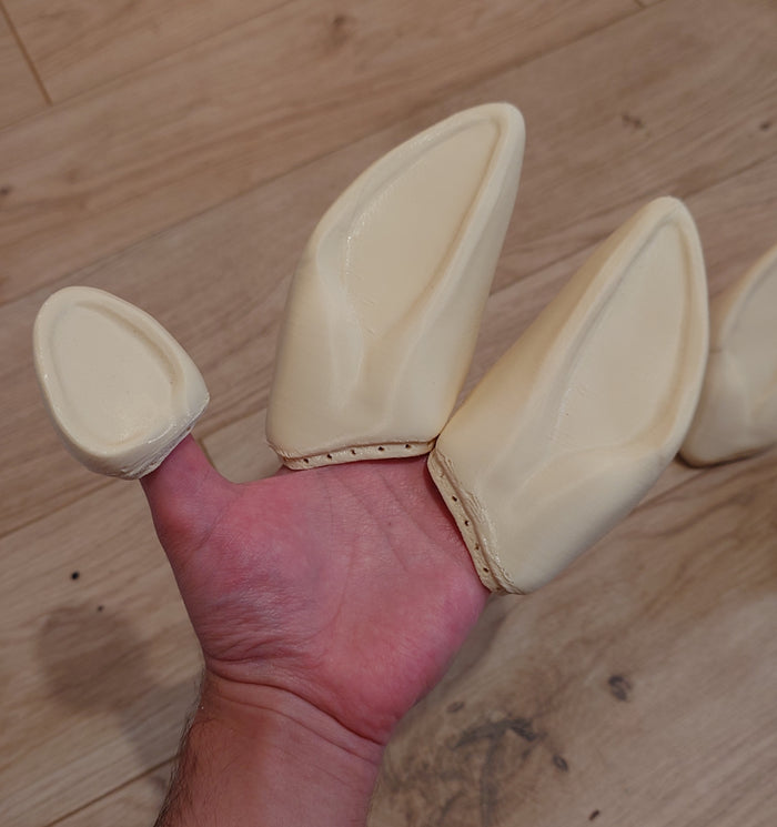 Discounted large deer/ungulate hand hooves