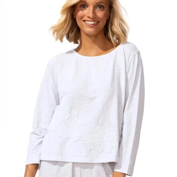 This Habitat Clothes Embroidered Applique Boxy Tee in White brings effortless style to your everyday wardrobe.