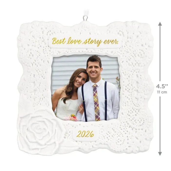 Decorative photo ornament with a couple's picture and 'Best love story ever' text, featuring dimensions on a white background.