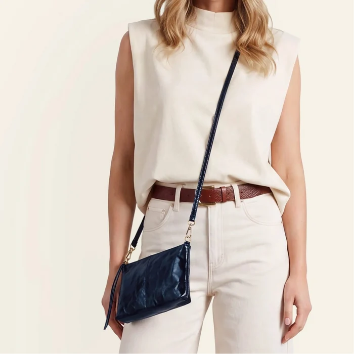 This HOBO Darcy Small Crossbody - Ink Navy blends effortless style with everyday functionality in a compact silhouette.