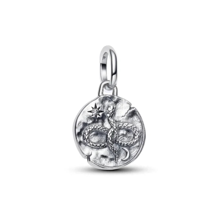 This Pandora Infinity Snake Medallion Charm brings a symbolic and sophisticated touch to your jewelry collection.