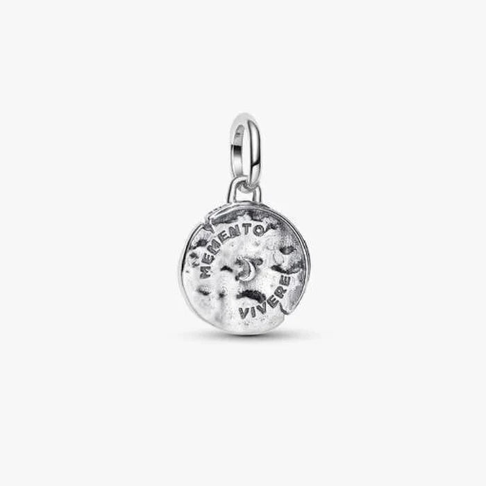 This Pandora Infinity Snake Medallion Charm brings a symbolic and sophisticated touch to your jewelry collection.