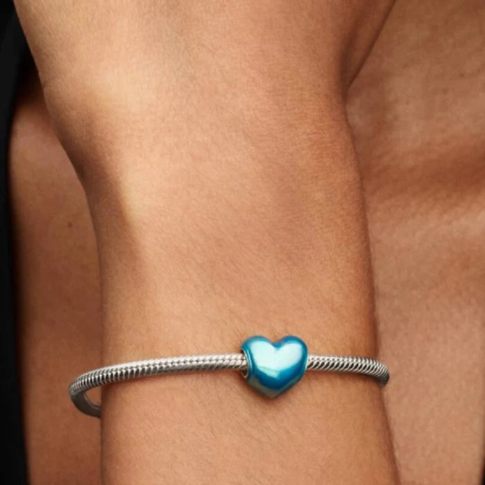 Add a dash of colour to your collection with our Metallic Sky Blue Heart.