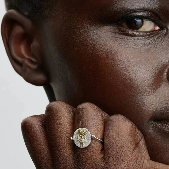 PANDORA Rose Reversible Medallion Ring crafted in sterling silver with 14k rose gold plating, featuring a rose design and engraved “ROSA INTER SPINAS CRESCIT” Latin inscription.