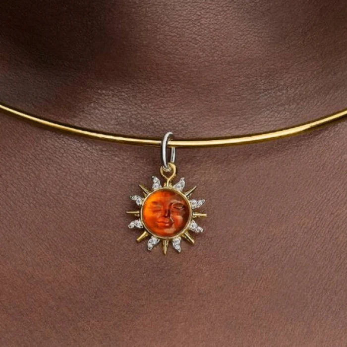 This Pandora Swirling Sun Two-Tone Dangle Charm features a bold swirling sun motif in a striking two-tone finish.