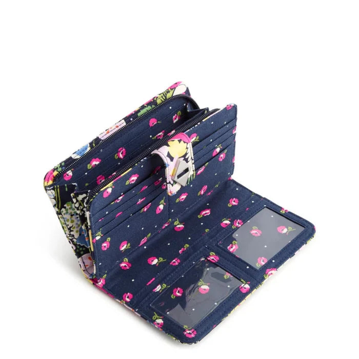 Multiple pockets keep cards, cash and essentials neatly arranged, making it the perfect blend of form and function for everyday ease.