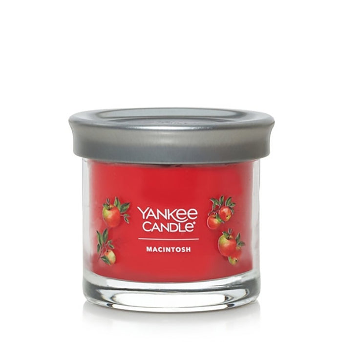 "Yankee Candle : Signature Small Tumbler Candle in Macintosh -"